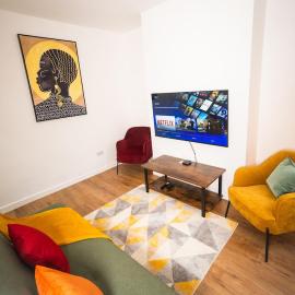 Stunning 4 bedroom House in Crewe Town Centre, hotel in Crewe