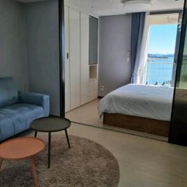 Yeosu Utop Ubless 美친뷰 맛집 크루즈 & 아르떼뮤지엄 할인티켓제공, hotel in Yeosu