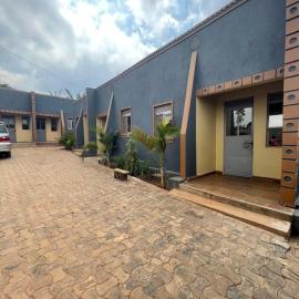 D&K accommodations an 1, hotel u gradu Bwerenga