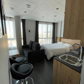 Apartamentos - Mirasur: Parla'da bir otel