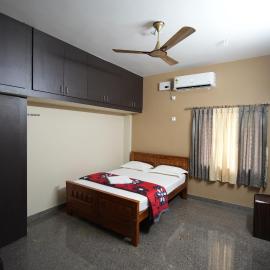 Goutham Residency، فندق في Vadalūr