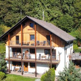 Haus am Wald, hotel in Steindorf am Ossiacher See