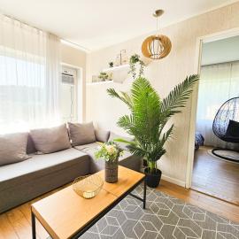 Cofy Rentals - quiet location, air-conditioning, free parking, 24-7 check-in-out with prepaid nighttime check-in, early check-in, late check-out!, hotel a Tallinn