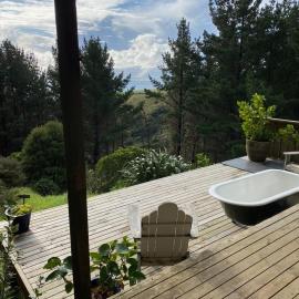 Raglan LoveNest -Romantic escape with outdoor bath, hotel a Raglan