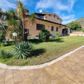 Dimora D'Offizi – hotel w mieście Tivoli
