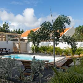 3 slaapkamer appartementen met gedeelde zwembad, tropische tuin en vlakbij Jan Thiel en Mambo beach, hotel u gradu Vilemstad