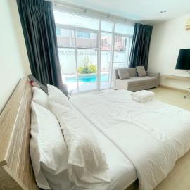 Condo The Beach Bangsaen 327-2 Pool-Access, hotel in Ban Bang Saen (1)