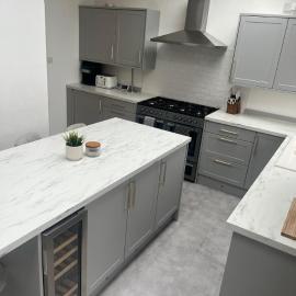 Stylish Home Away From Home! 6 Minutes from Beach!, hotel sa Wirral