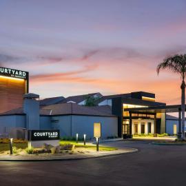 Courtyard by Marriott Fresno, hotel en Fresno