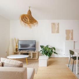 2 room apartment near PARIS and Metro line 4, hotel in Bagneux