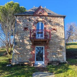 Gite a collonges la rouge avec spa, מלון בקולוניה