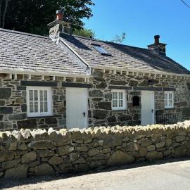 Stunning Cottage near Aber Falls, Hotel in Aber