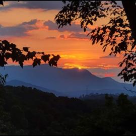 Rustic Cabin, Hotel in Sevierville