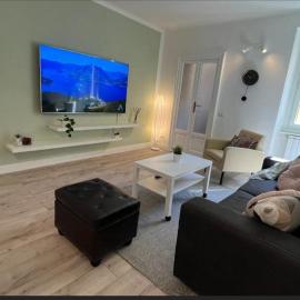 Your Porto Home Lake Mountain, hotel in Porto Ceresio