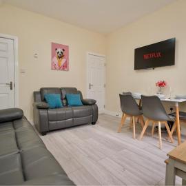 Monks Villa Fully Furnished Home Coventry