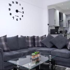 Newly refurbished 2 bed !