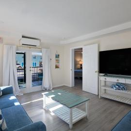 Renovated Ground Floor 2BR Residence with Pool and Spa at Margarita Mansion, hotel in Fort Myers Beach