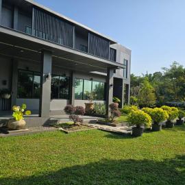 Live Specialty House