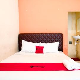 RedDoorz Syariah near City of Tomorrow Mall Surabaya