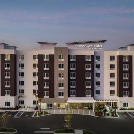 TownePlace Suites by Marriott Fort Myers Gulf Coast، فندق في فورت مايرز