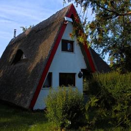 Cottage with fireplace and Bodden view, hotel i Ummanz