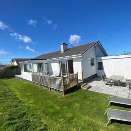 Amazing Sea Views, Short Walk to the Beach, hotel in Rhoscolyn