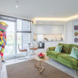 Superb Central Apt River Views and Parking
