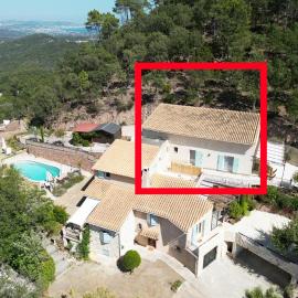 Villa indépendante dans un domaine privé 25 minutes de Cannes, khách sạn ở Fréjus