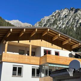 Haus Elvira: Klösterle am Arlberg şehrinde bir otel