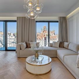DEO PLAZA Premium Suites & Riverside by Downtown Apartments, hotel di Gdansk