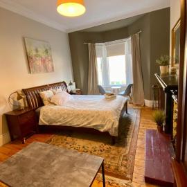 Spacious room, close to city centre
