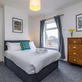Beeston town house - Sleeps 4, hotel in Beeston