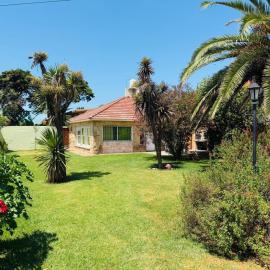 Casa de Piedra - a 2 cuadras del mar - Solo familias, hotel in Mar del Plata