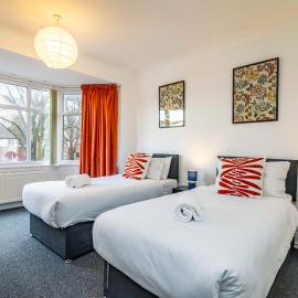 University View-Off-Street Parking-Sleeps 8-Fast WiFi