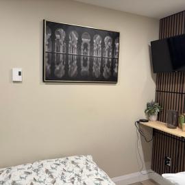 Studio unit with private entrance, 2 bed 1 bath, hotel a St. John's