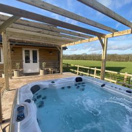 Luxury Boutique retreat, hot tub, dog friendly, hotel in Hanmer