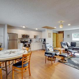 Next to Turtle Preserve: Oceanside Florida Retreat, hotel Indialanticban