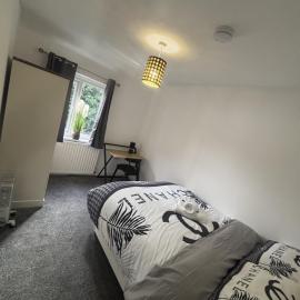 Cosy Charming room in big house, hotel in Little Hulton