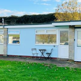 2 Bedroom Chalet SB57, Sandown Bay, Isle of Wight, hotel in Brading