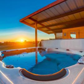 Oceanfront Escape With Magnificent Sunset