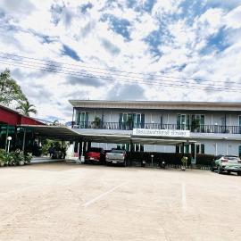 Parichat Bandung Hotel, khách sạn ở Ban Dung