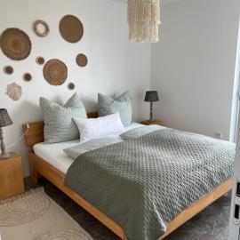 Haus Villa-Moderne 3-Zimmer Ferienwohnung in Wallersdorf-Haidlfing โรงแรมในWallersdorf