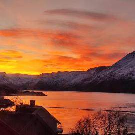 Norwegian house, hótel í Øksfjord