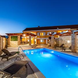 Villa Mendula ZadarVillas, hotel in Pridraga