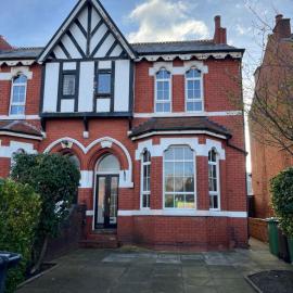 Chestnut House, hotel in Southport