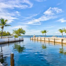 Hidden Gem Duplex in Heart of Islamorada Sleeps 8, Hotel in Islamorada