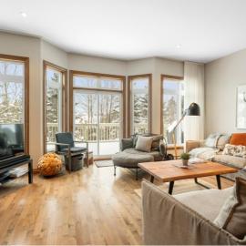 Spacious 3-Story Golfside Townhouse with Pool Access Aiglon 1614