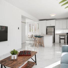 Casa Angelica Apt 101 steps to Sandy Beach