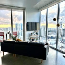 Luxury Loft 270 views, Rooftop Pool, Parking