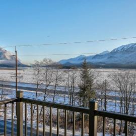 Cozy Retreat With Breath Taking Views 303, hotel in Juneau